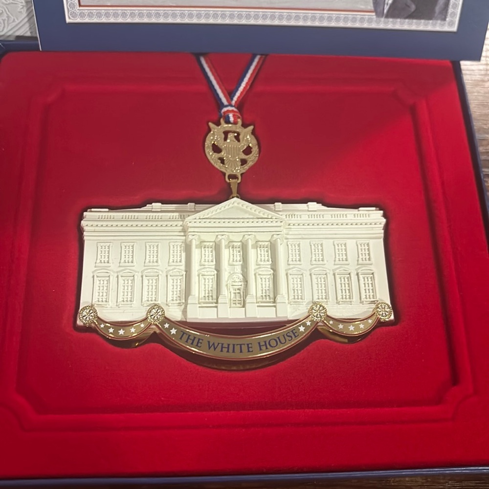White House Christmas Ornament 2008